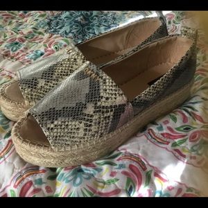 DKNY MER-Platform Shoes Sz10